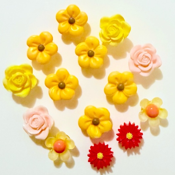 CROCS Accessories - 14 Resin Flower Croc Charms Shoe Charm Jibbit Disney Croc Charms